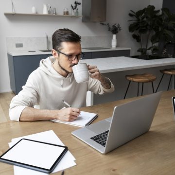 Resistência ao trabalho presencial: profissionais pedem demissão para manter home office