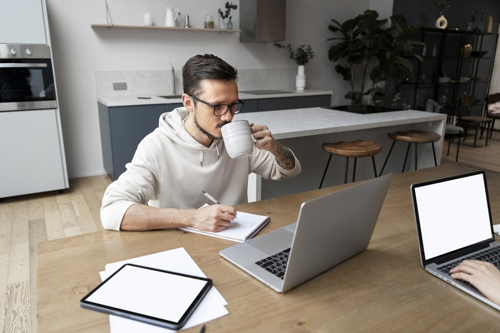 Resistência ao trabalho presencial: profissionais pedem demissão para manter home office