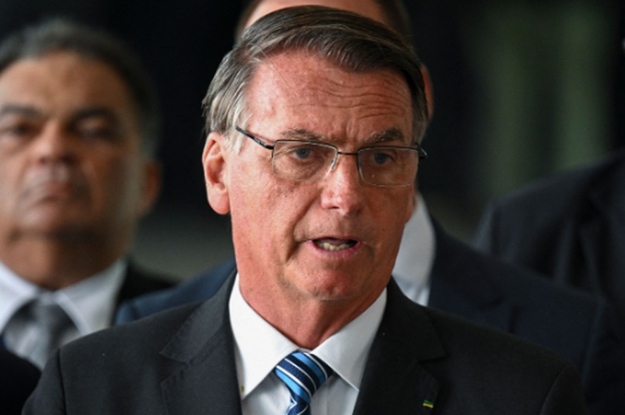 Bolsonaro é internado em Brasília após sofrer mal-estar