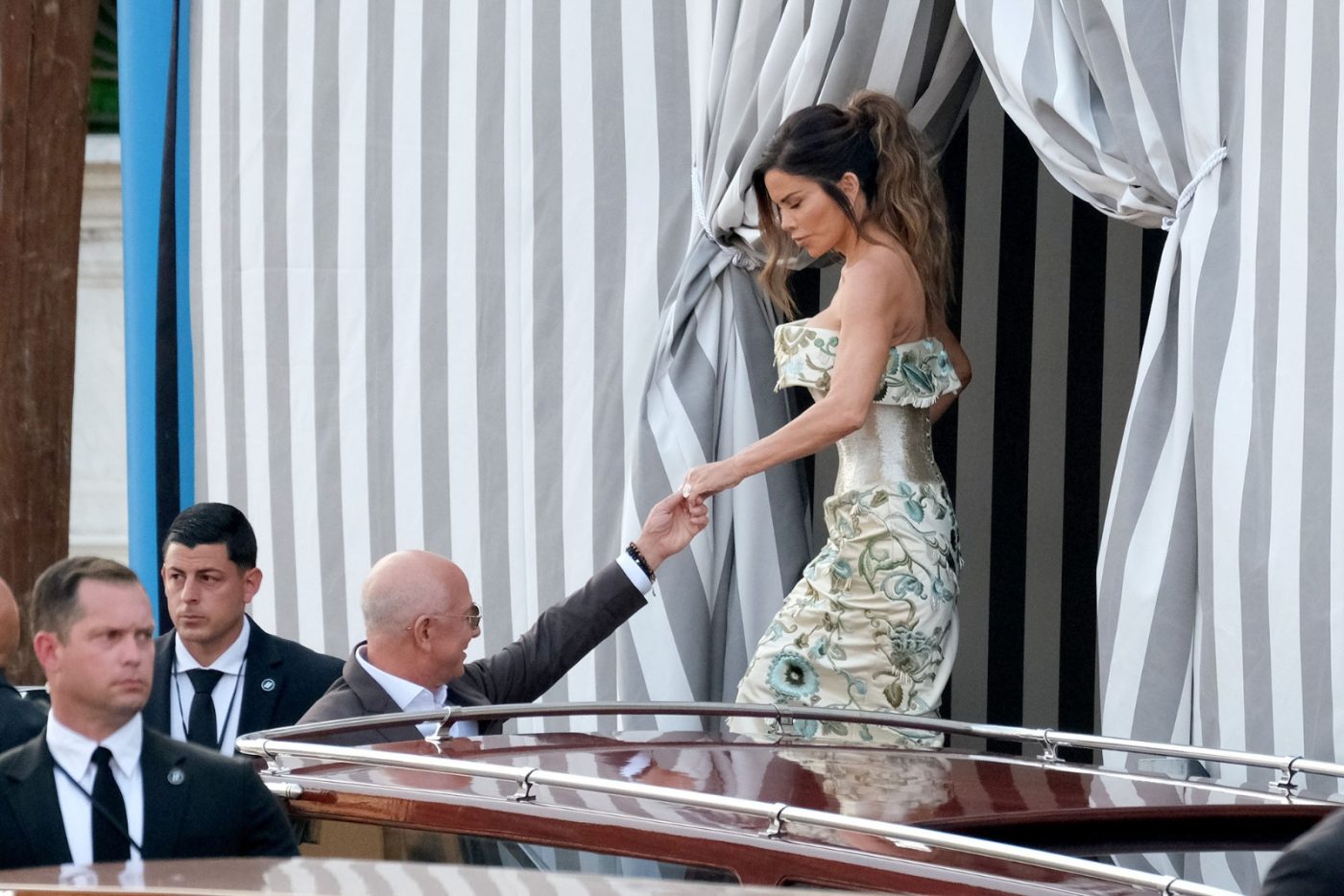 Jeff Bezos e Lauren Sánchez iniciam celebrações de casamento com festa luxuosa em Veneza
