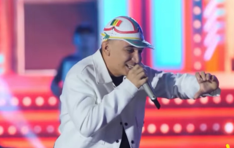 Tudo em casa: João Gomes avista professores em plateia de show em Petrolina
