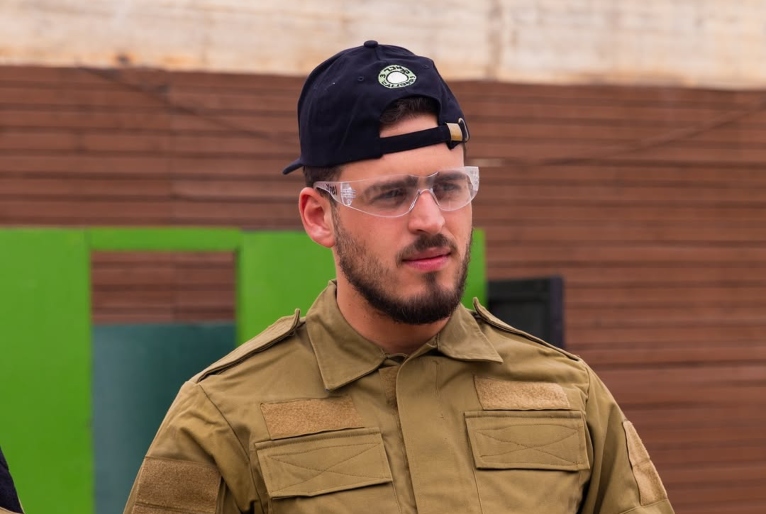 Youtuber Jon Vlogs é preso após confusão em boate na Croácia