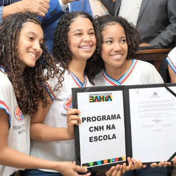 Jovens e habilitados: os primeiros estudantes da rede pública a conquistarem CNH gratuita na Bahia