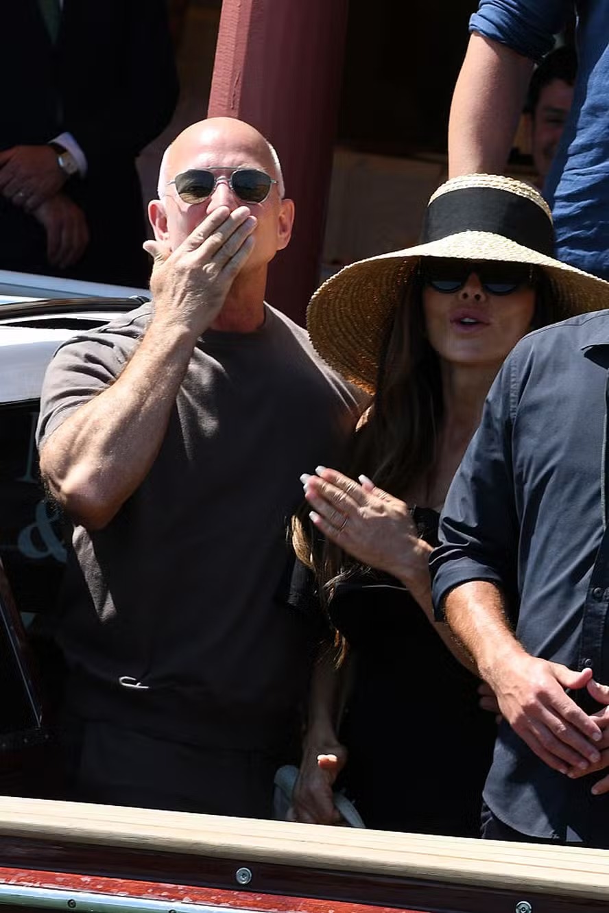 Jeff Bezos e Lauren Sánchez curtem com almoço discreto em Veneza após casamento milionário