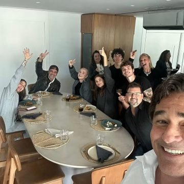 Luciano Szafir mostra almoço com Xuxa, Sasha, Junno e mais em celebração ao desfile da filha