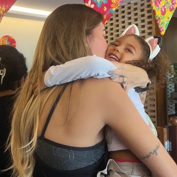 Lore Improta abre o coração sobre educar Liz: ‘Desafiador’