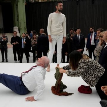 Na França, Lula protagoniza momento inusitado em evento com Macron