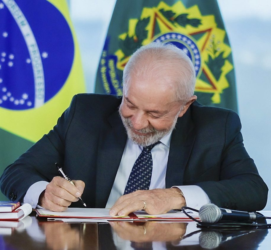 Lula sanciona lei que amplia cotas para pessoas negras, indígenas e quilombolas em concursos