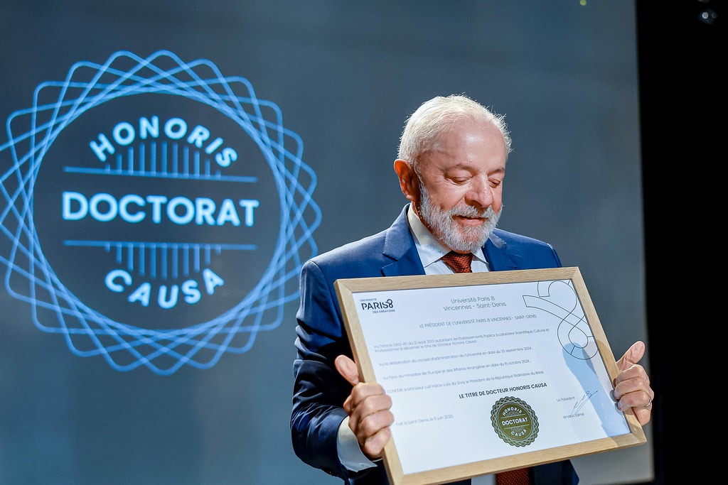 Lula recebe título de Doutor Honoris Causa em universidade na França