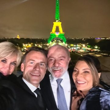 Macron posta selfie com Lula, Janja e Brigitte na Torre Eiffel