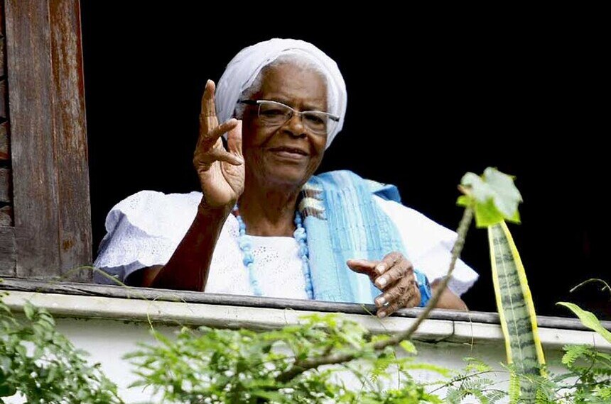 Mãe Stella de Oxóssi será homenageada em sessão solene no Congresso Nacional