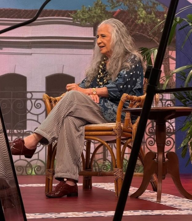 Maria Bethânia celebra 60 anos de carreira em emocionante homenagem no Globo Repórter