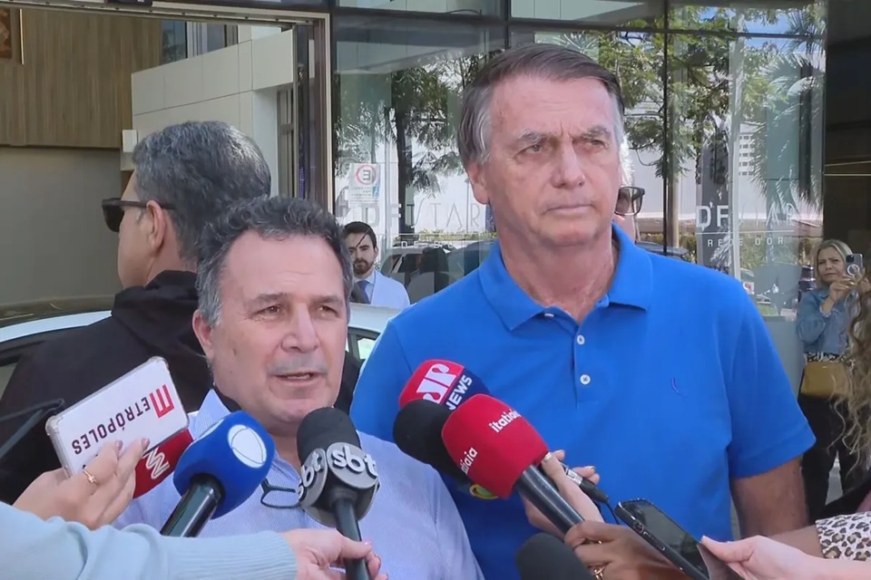 Após mal-estar, Bolsonaro é diagnosticado com pneumonia