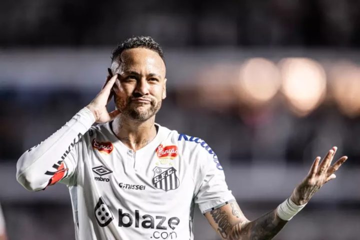 Pai de Neymar avalia próximos passos do jogador após futuro incerto