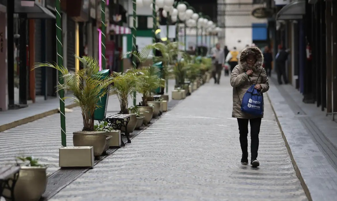 Onda de frio deve atingir pelo menos sete estados, alerta Inmet