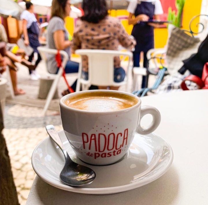 Pasta em Casa volta a servir café da manhã na calçada charmosa do Rio Vermelho