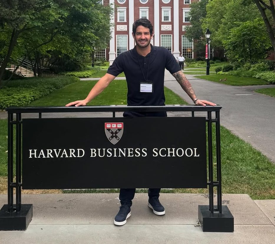 Alexandre Pato conclui curso em Harvard e celebra nova fase: ‘Minha missão’