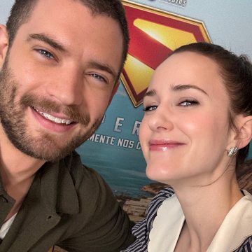 Atriz de Superman vaza nova camisa do Bahia após visita ao Brasil; veja foto