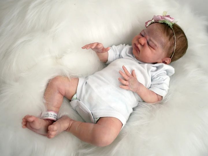 Homem que agrediu neném achando que era bebê ‘reborn’ paga fiança de R$ 4 mil