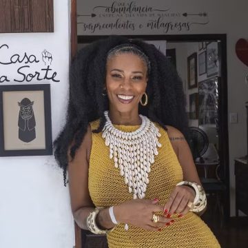 Rita Batista mora em sobrado que é seu refúgio de fé, festa e reconexão em Salvador