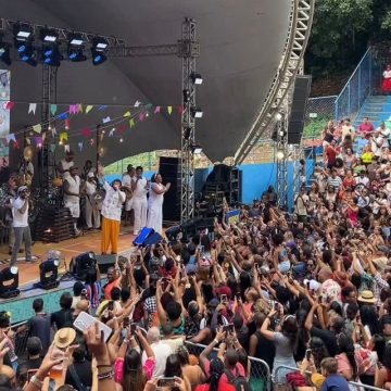 Saulo arrasta público no Parque da Cidade com show junino; assista