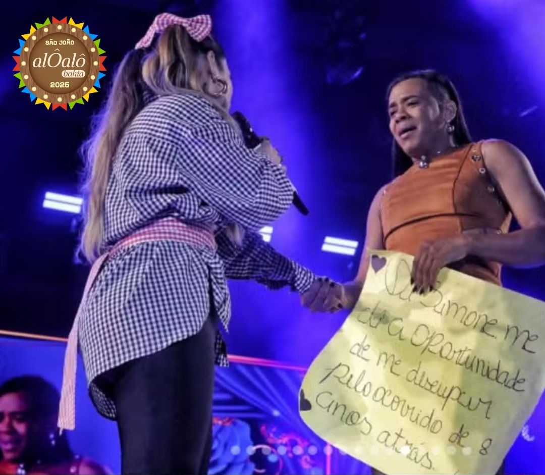 Fã que derrubou Simaria há 8 anos pede perdão e é chamada ao palco por Simone Mendes em Amargosa
