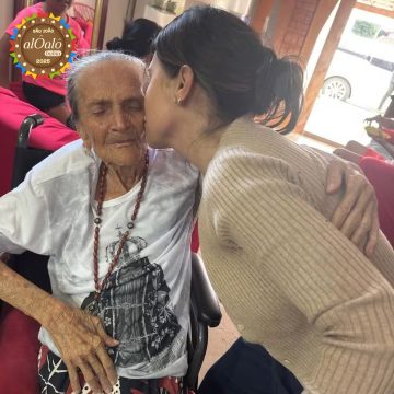 Simone Mendes se emociona em reencontro com avó de 92 anos na Bahia e comove seguidores com carta aberta