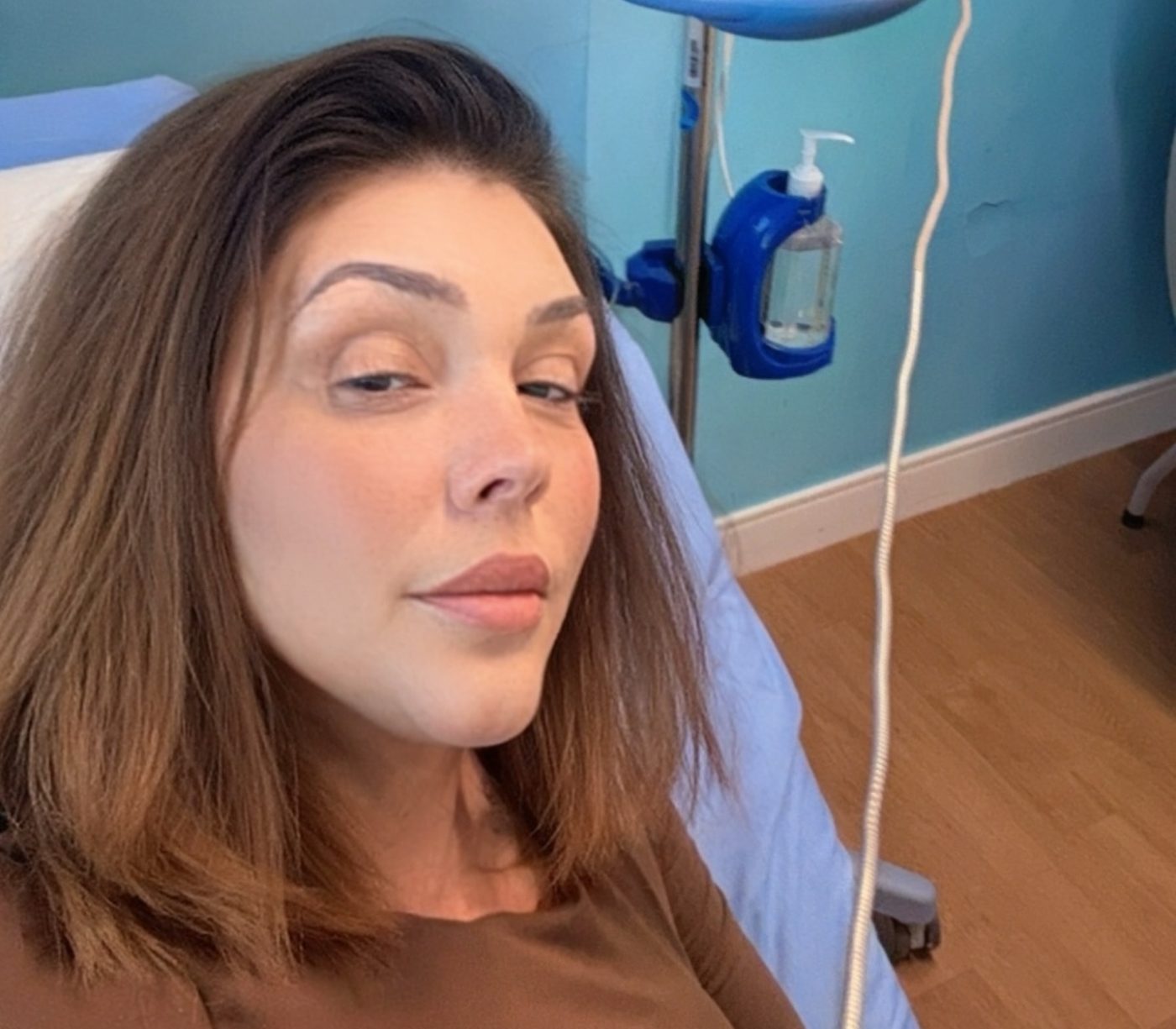 Simony faz imunoterapia e celebra remissão do câncer: ‘Estou viva’