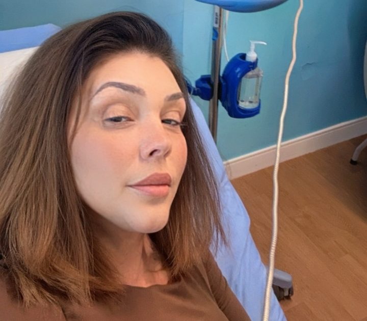 Simony faz imunoterapia e celebra remissão do câncer: ‘Estou viva’