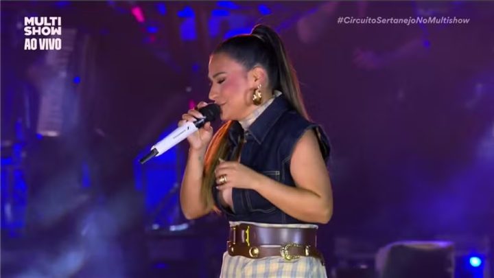 Simone Mendes canta Anitta e hits da sofrência no Circuito Sertanejo