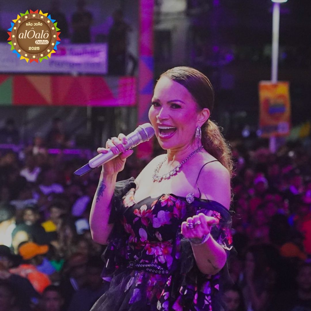 Solange Almeida arrasta multidão em Paripe e celebra São João na comunidade: “Todo mundo pode curtir na porta de casa”
