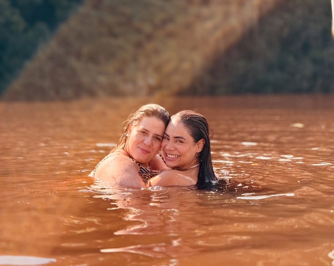 Tati Machado e Lexa viajam juntas para o Amazonas