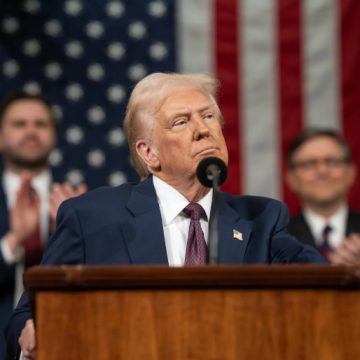 Após ataque a Teerã, Trump pressiona Irã por acordo nuclear