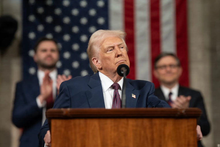 Após ataque a Teerã, Trump pressiona Irã por acordo nuclear