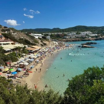 Ibiza limita quantidade carros de turistas durante temporada de verão; aos detalhes