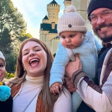 Eliezer encanta ao postar fotos da primeira viagem em família com Viih Tube