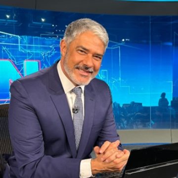 William Bonner completa 39 anos na Globo e celebra trajetória com fotos raras