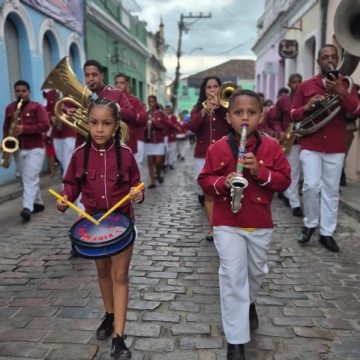 Com desfile cívico, Cachoeira vira capital por um dia e dá início aos festejos pela Independência do Brasil na Bahia