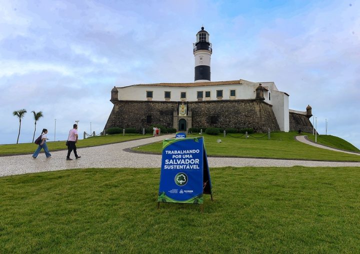 Mais verde: Farol da Barra passa por requalificação paisagística