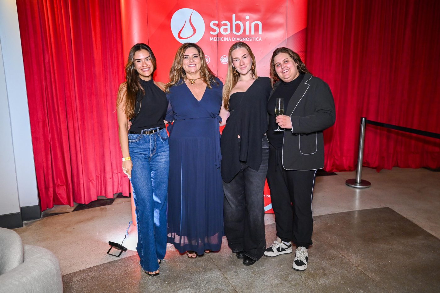 Anna, Agnaluce Moreira, Vitória Cancio e Maria Clara Trimailovas