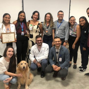 Golden retriever Lola celebra um ano como ‘cão terapeuta’ no Hospital Ortopédico da Bahia
