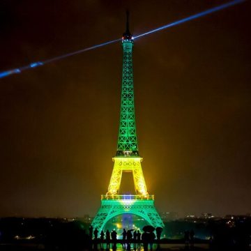 Torre Eiffel ganha espetáculo inédito em homenagem ao Brasil
