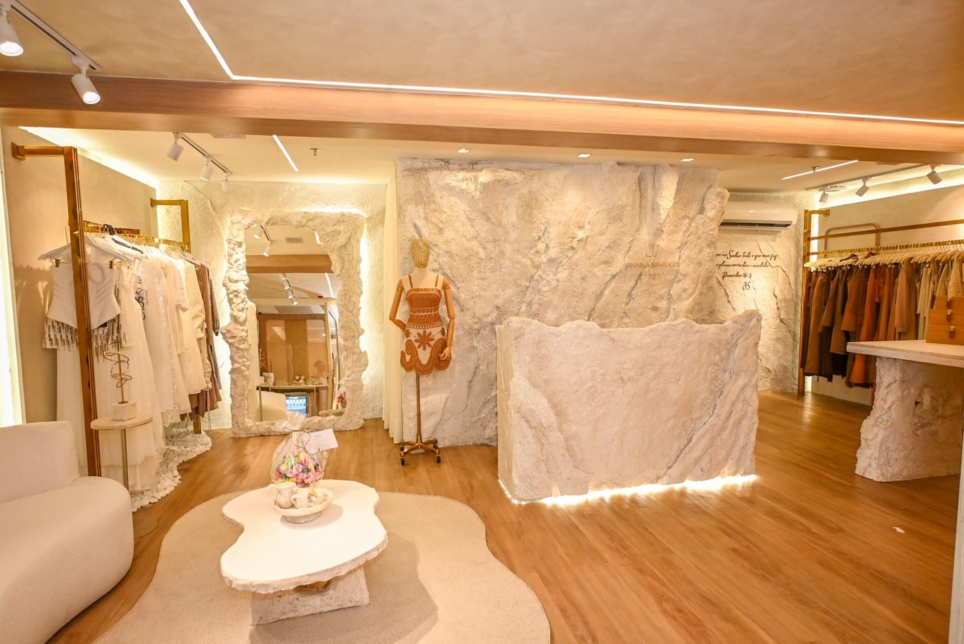 Janaina Santucci Closet