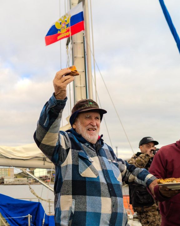 Aos 82 anos, Aleixo Belov é homenageado na Rússia durante travessia inédita pela Passagem Nordeste