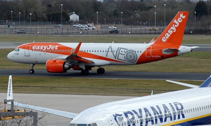 União Europeia proíbe companhias low cost de cobrar por bagagem de mão