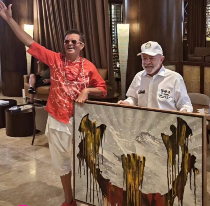 Presidente Lula recebe obra de artista baiano Ed Ribeiro em Salvador