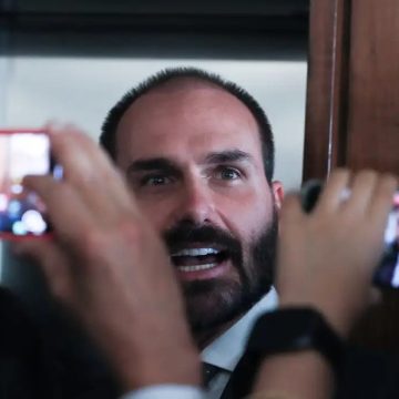 Eduardo Bolsonaro diz que não vai renunciar ao mandato: ‘não haverá recuo’