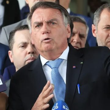 Bolsonaro diz que PF distorce declarações e chama delação de Mauro Cid de ‘vergonha’
