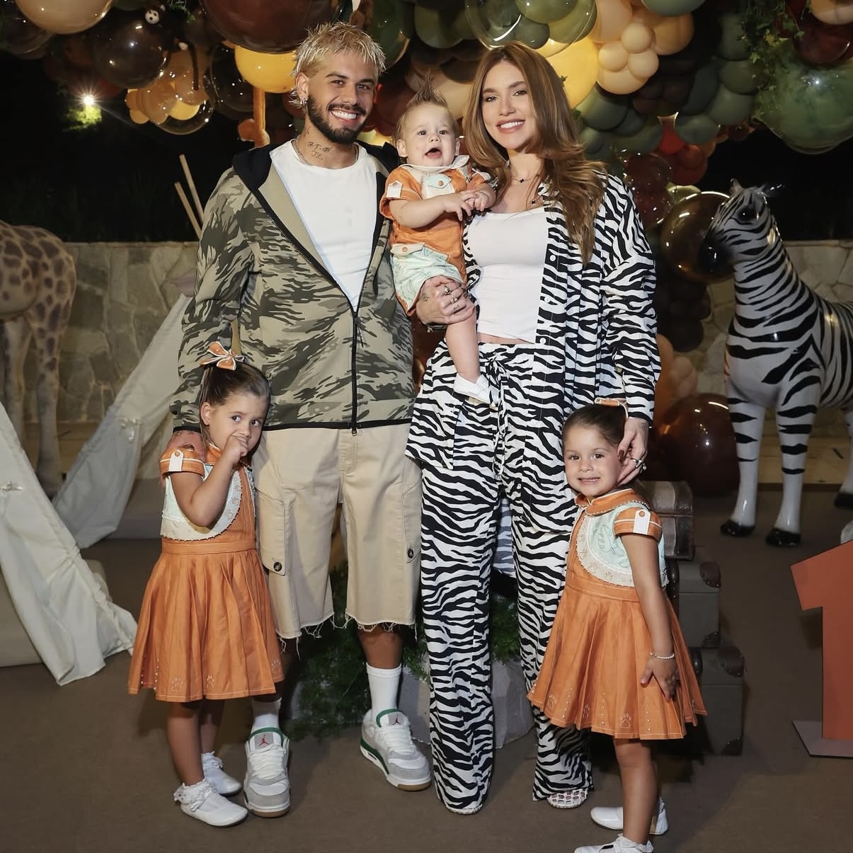 Virginia e Zé Felipe se reúnem com os filhos para celebrar os 10 meses de José Leonardo