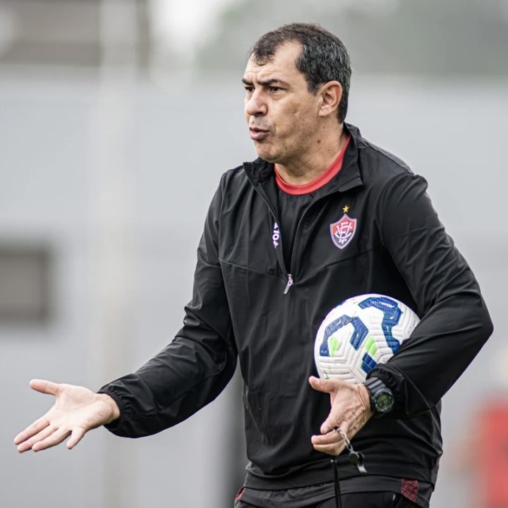 Novo técnico do Vitória, Fábio Carille é apresentado e comanda primeiro treino antes de confronto com o Inter